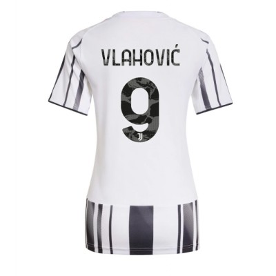 Ženski Nogometni dresi Juventus Dusan Vlahovic #9 Domači 2025-26 Kratek Rokav Ženski Nogometni dresi Juventus Dusan Vlahovic #9 Domači 2025-26 Kratek Rokav